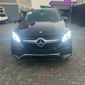 Meet your Posher, Hunter